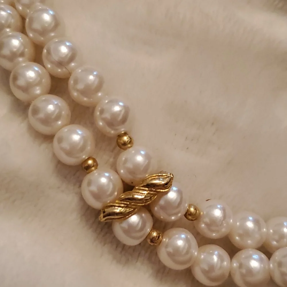 Vintage double strand faux pearls necklace EUC